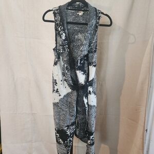 Rain Black and White Sleeveless Cardigan With Buckle